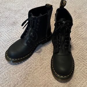 Brand new Dr. Martens Pascal 1460 zipper boots size 7